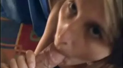 Vrouwelijke vriendschap bestaat als het gaat om amateur sexfilm Lesbische Orgies