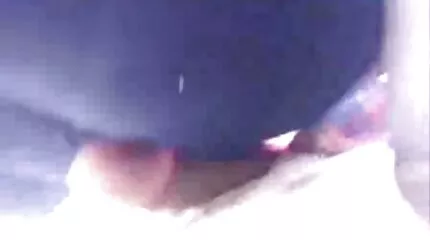 Sappige Kont Brunettes en streven naar avonturen te brengen pornofilms met zwarten