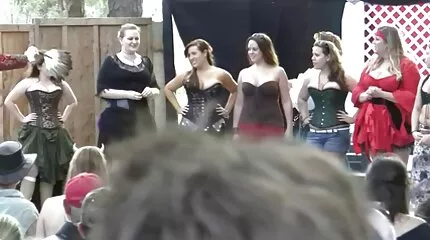 Classy pornofilms gratis neuken met een meisje in de keuken in legging se se