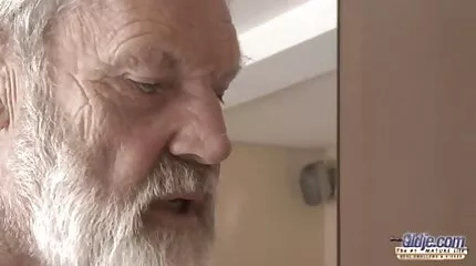 Grote kont meisje krijgt poesje grote lul geile sexfilms gratis