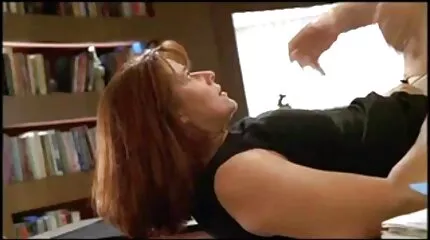 Cartoon met Hentai monsters die de universiteit in seksuele gratis pornofims slavernij nam