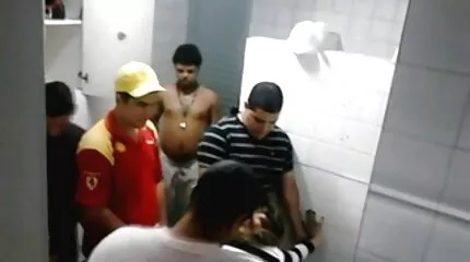 Groot-bovenlijf gratis vlaamse sexfilm dame sonia masturbeert in panty