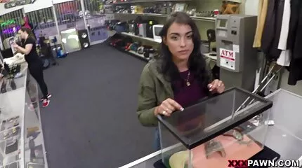 Het model wilde neuken met een fotograaf op een pornofims gratis exotisch strand