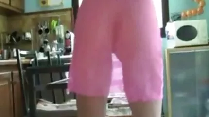 Donker getinte faggot hebben sm pornofilms plezier met een melkachtige tranny