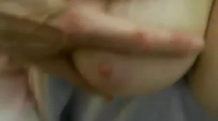 Engels pervert cumshot op kont van schattig sexfilm kijken brunette na neuken