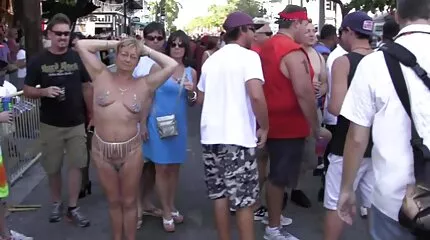 ol hore ol geolied omhoog meisje loves wanneer jerks zijn rond strand sexfilm meer