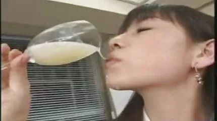 Harige poesje van een Japanse vrouw met een buik geneukt gratis soft sexfilm door een Aziatische