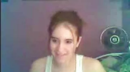 Terwijl ouders zijn niet thuis, broer pornofilms en zus neuken hard