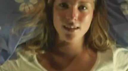 Titted slet SK blu en blue tijdens seks loves naar pornofilms kijken praten met klant